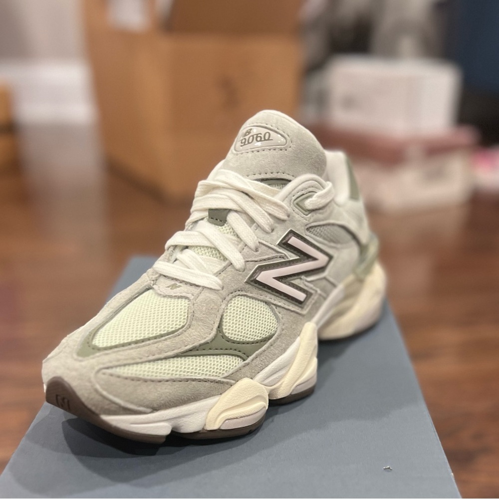 Brand New Authentic New Balance 9060 Green/Tan